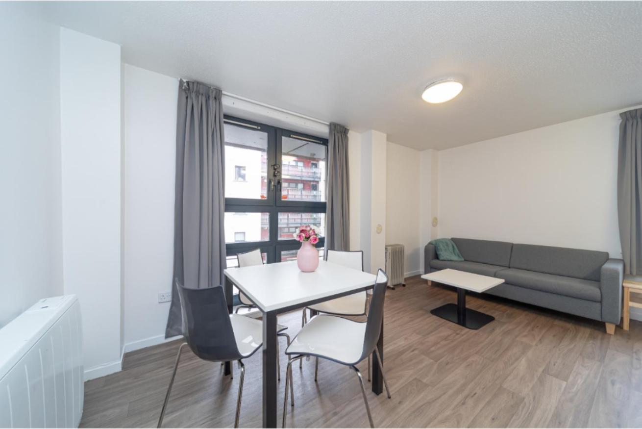Apartamento Joivy Affordable 3,4,5 And 12 Bed Private Flats Next To Royal Mile (Adults Only) Edimburgo Exterior foto