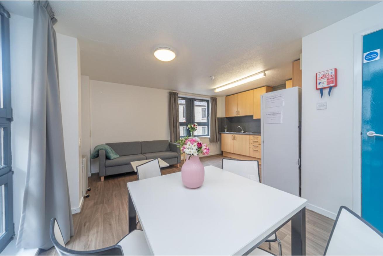 Apartamento Joivy Affordable 3,4,5 And 12 Bed Private Flats Next To Royal Mile (Adults Only) Edimburgo Exterior foto